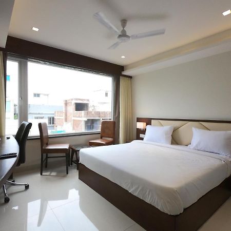 Hotel The Bellevue Indore Esterno foto