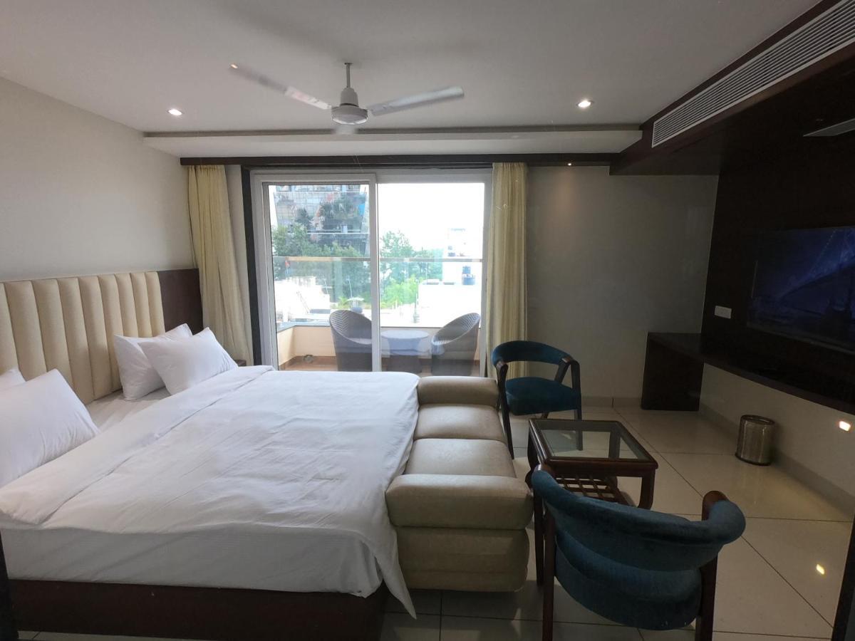 Hotel The Bellevue Indore Esterno foto